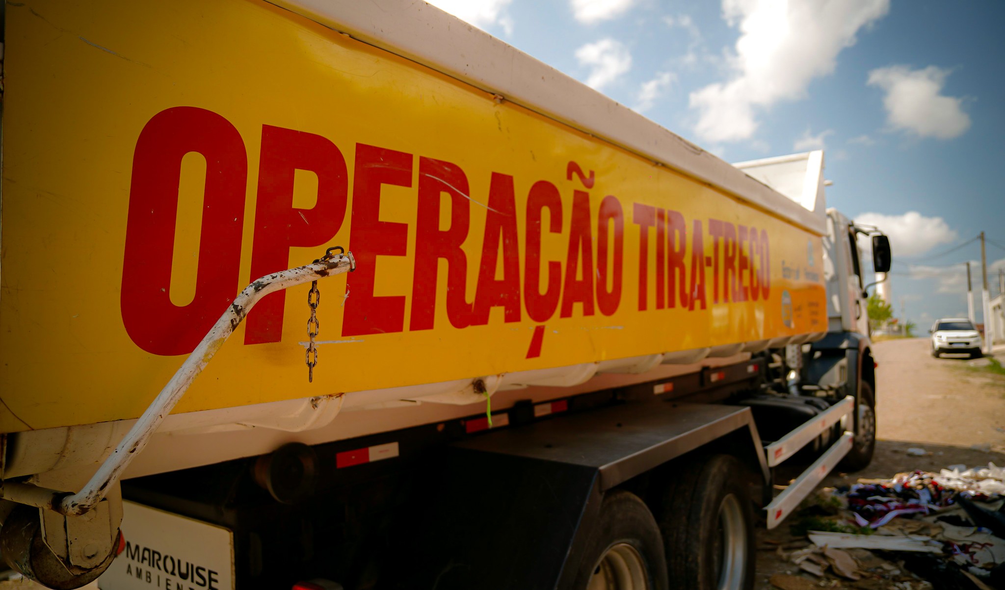 operação do caminhão tira-treco